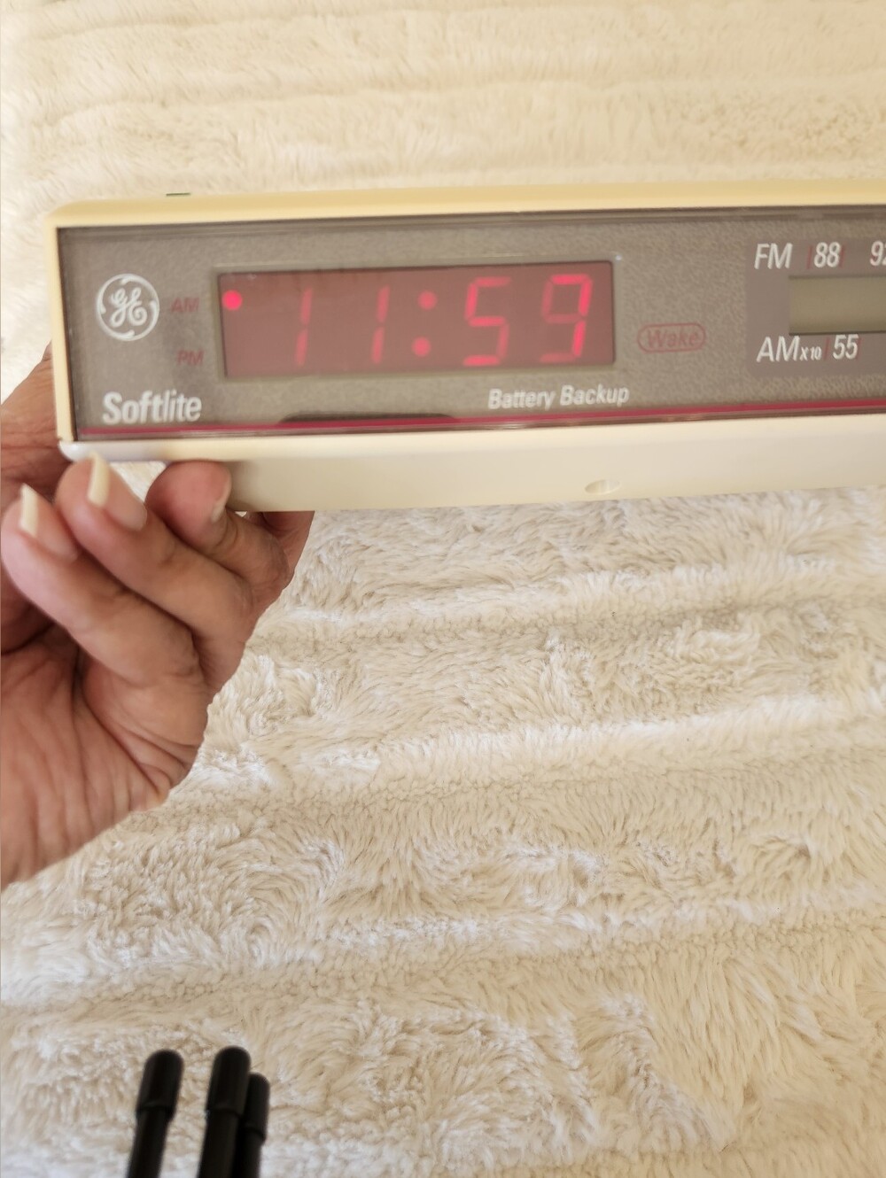 Vintage 1980s GE Softlite Alarm Clock Radio Model 7-4657A
